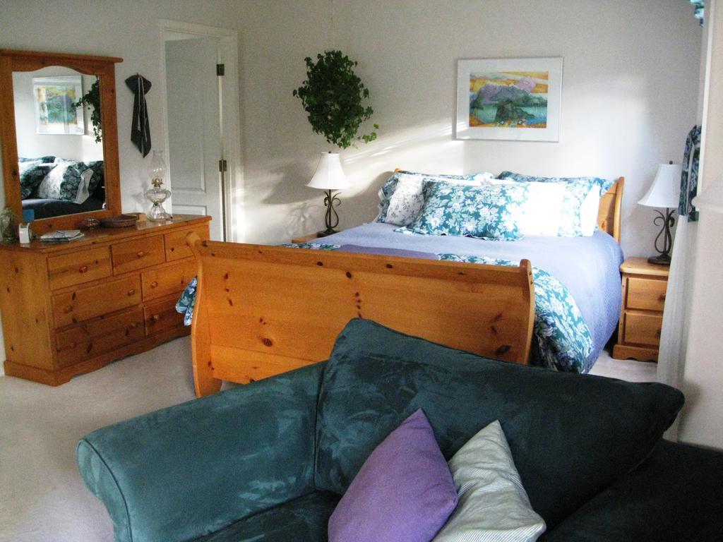 Avens Renaissance B&B 캔모어 객실 사진