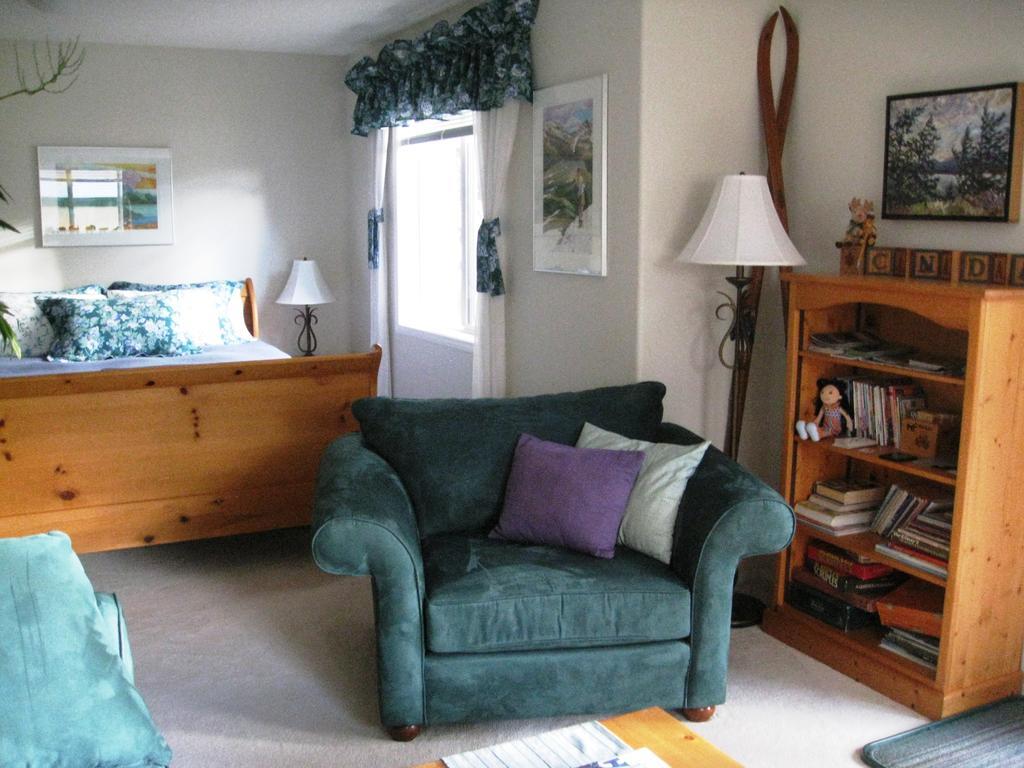 Avens Renaissance B&B 캔모어 객실 사진