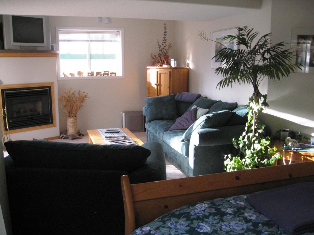 Avens Renaissance B&B 캔모어 객실 사진